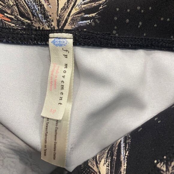 Free People Movement Serene Printed 7/8 Yoga Leggings Black - Picture 7 of 7